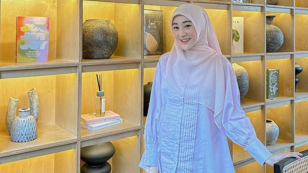 Ada Warna Bold hingga Pastel, Gaya Busana Larissa Chou Ini Bisa Jadi Referensi Outfit Lebaran