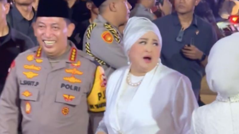 Momen 'Manjah' Istri Komjen Agus Andrianto ke Kapolri dan Juliati Sigit, Penuh Canda Tawa