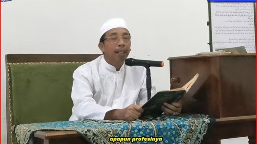 Dirikan Ponpes Sejak 2023, Intip Momen Langka Bupati Rembang Jadi Guru Ngaji