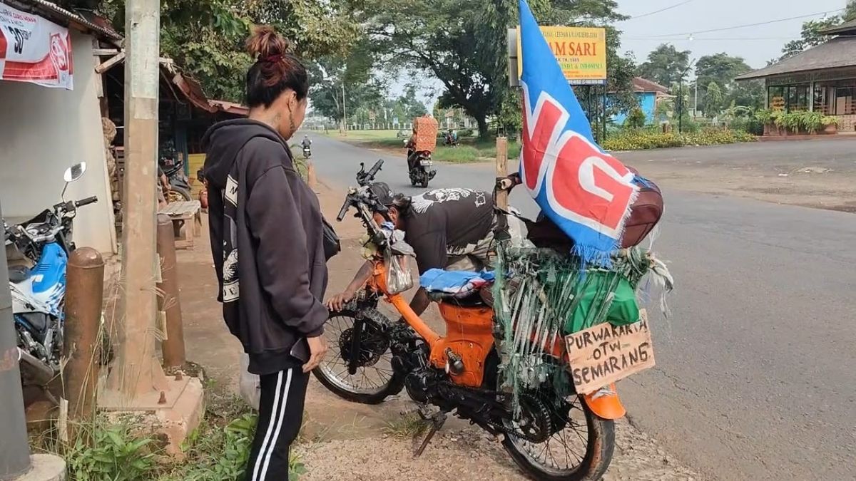 Anak Punk Nekat Ajak Istri Hamil Tua Mudik Modal Rp 7.000, Naik Motor Ekstrem Tanpa Helm