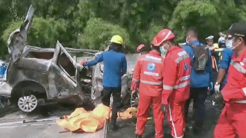 Duka H-2 Lebaran, Kecelakaan Tol Cikampek Gran Max vs Bus Adu Banteng di KM 58 Tewaskan 12 Orang