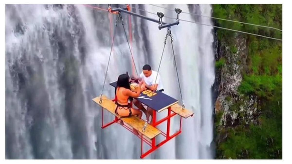 Piknik Ekstrem dengan Menggantung di Sisi Air Terjun Setinggi 90 Meter, Berani Coba?