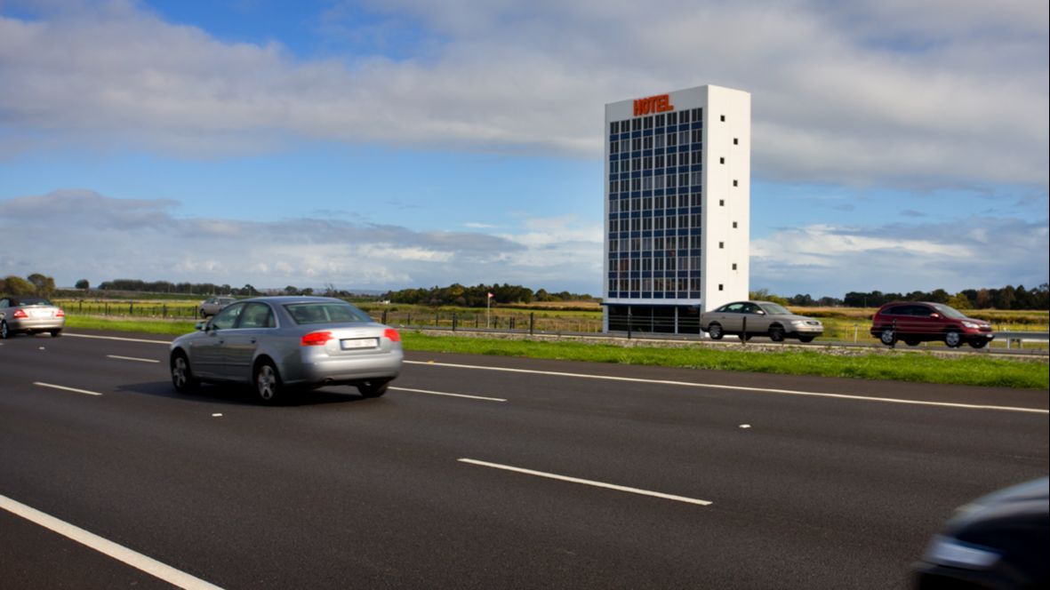 Unik, Ada Bangunan Mirip Hotel di Tepi Jalan Tol Australia yang Ternyata Bukan Hotel