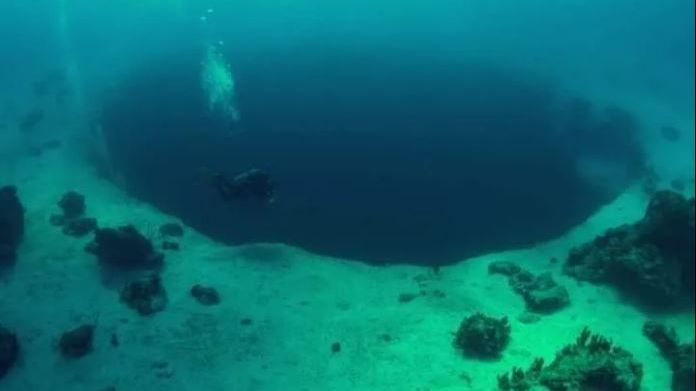 Ilmuwan Temukan Gua dan Terowongan Tersembunyi di Dalam Lubang Bawah Laut Terdalam di Dunia