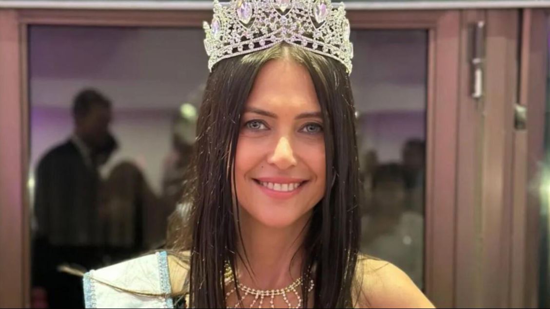 Wanita 60 Tahun Ini Dinobatkan Jadi Ratu Kecantikan, Siap Wakili Negaranya di Ajang Miss Universe