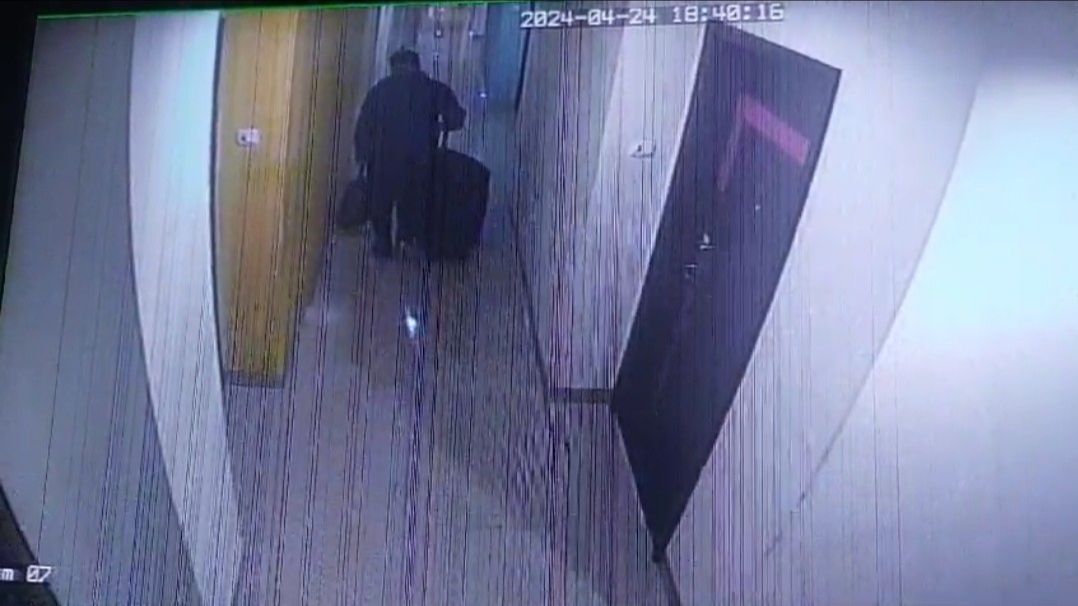 Detik-Detik Pelaku Pembunuhan Mayat Perempuan dalam Koper Terekam CCTV Keluar Hotel Pukul 6 Sore