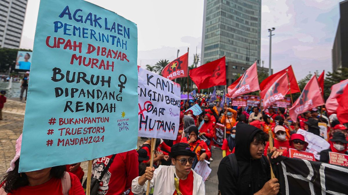 FOTO: Momen Massa May Day di HI Singgung Pemerintah 'Agak Laen': Upah Dibayar Murah, Buruh Dipandang Rendah