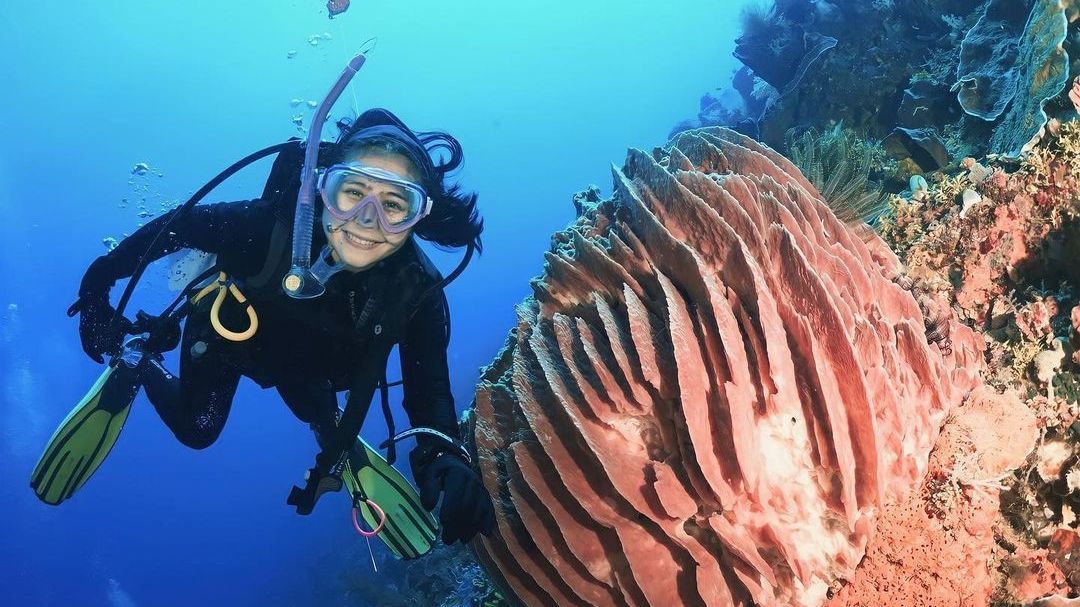 10 Potret Keseruan Prilly Latuconsina saat Diving di Gorontalo Bertemu Whale Shark, Foto-fotonya Keren Banget!