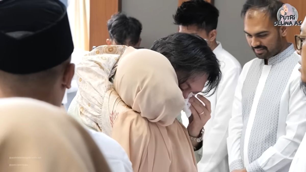 Rizky Febian Menangis saat Gelar Pengajian, Keluarga Ikut Terharu Saling Peluk-pelukan