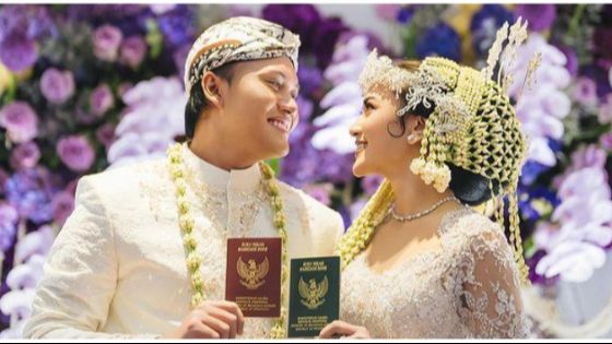 Jalani Akad Nikah dengan Busana Adat Sunda, Intip Potret Kebahagiaan Rizky Febian dan Mahalini Raharja