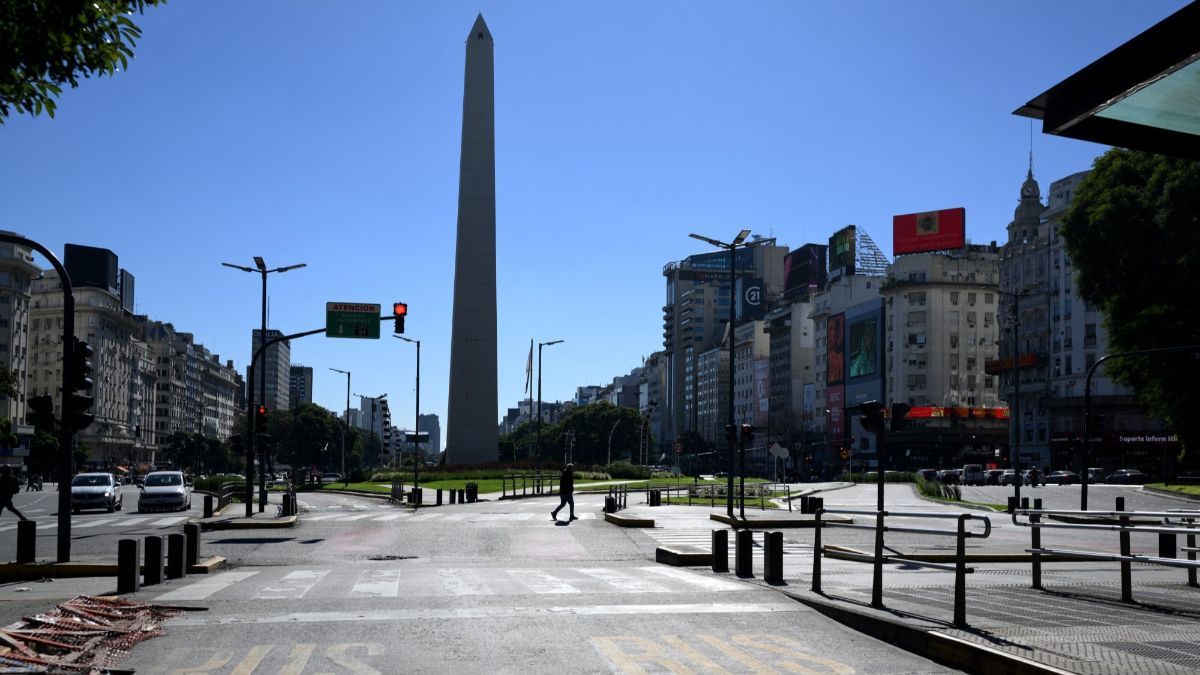 FOTO: Suasana Buenos Aires Bak Kota Mati, Lumpuh Total Imbas Aksi Mogok Massal Ribuan Pekerja