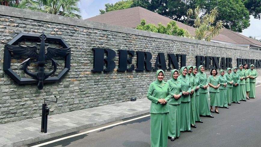 Cantik dan Memesona Juliana Moechtar Berkebaya di Acara Syukuran HUT Persit ke-78 Jadi Sorotan