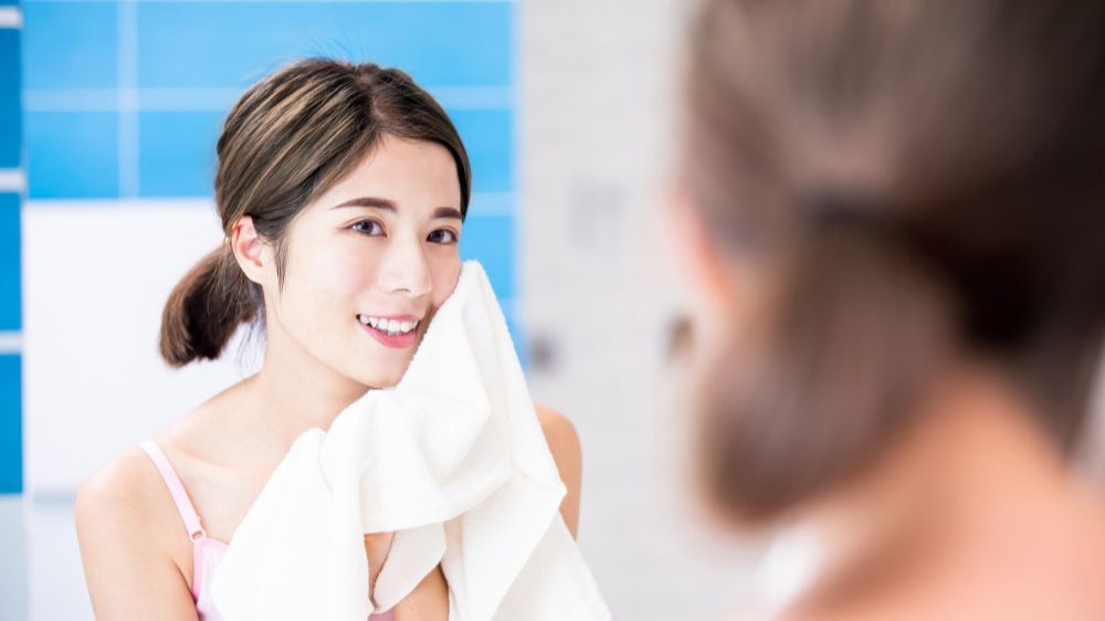 Apa Benar Wajah Beruntusan Bisa Diatasi dengan Skincare? Begini Cara Memilihnya