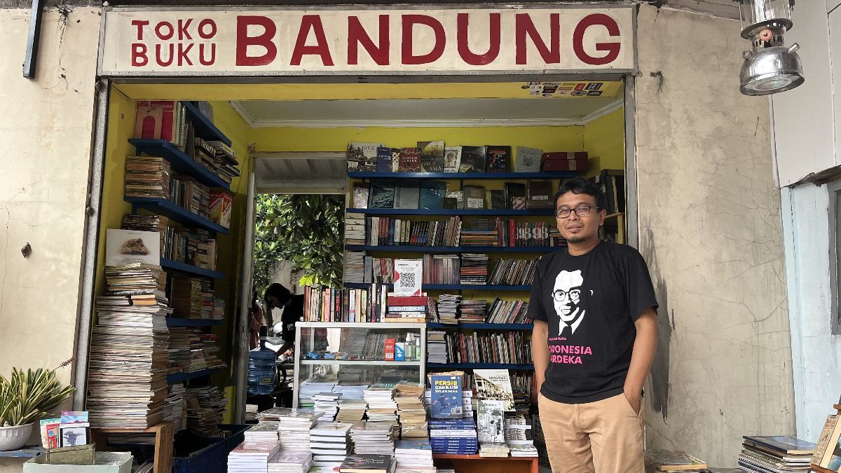 Medsos Bikin Minat Baca Turun, Warga Bandung Ini Pilih Dirikan Toko Buku yang Bikin Nyaman Pengunjung