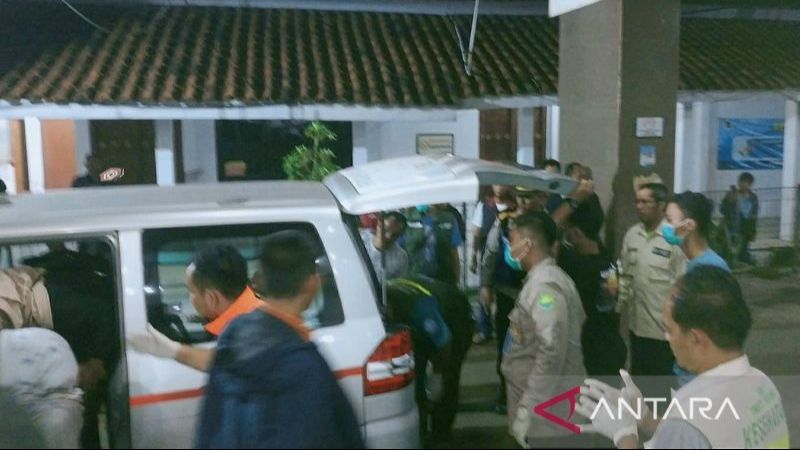 Polres dan Dinkes Depok Kirim Ambulans Jemput Korban Kecelakaan di Ciater Subang