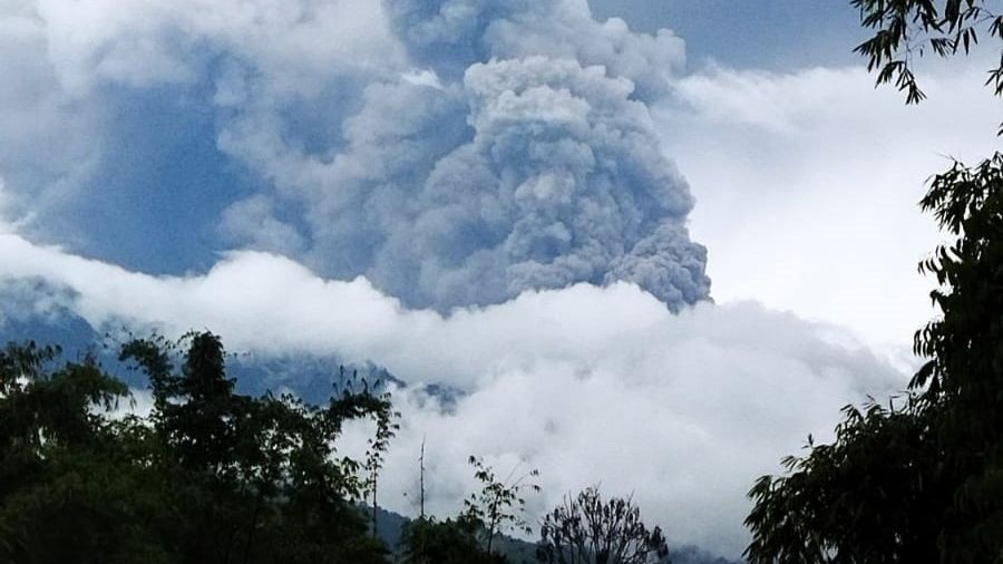 Beberapa Gunung di Indonesia Berpotensi Erupsi Bersamaan, Akademisi ITB Ungkap Fakta di Baliknya