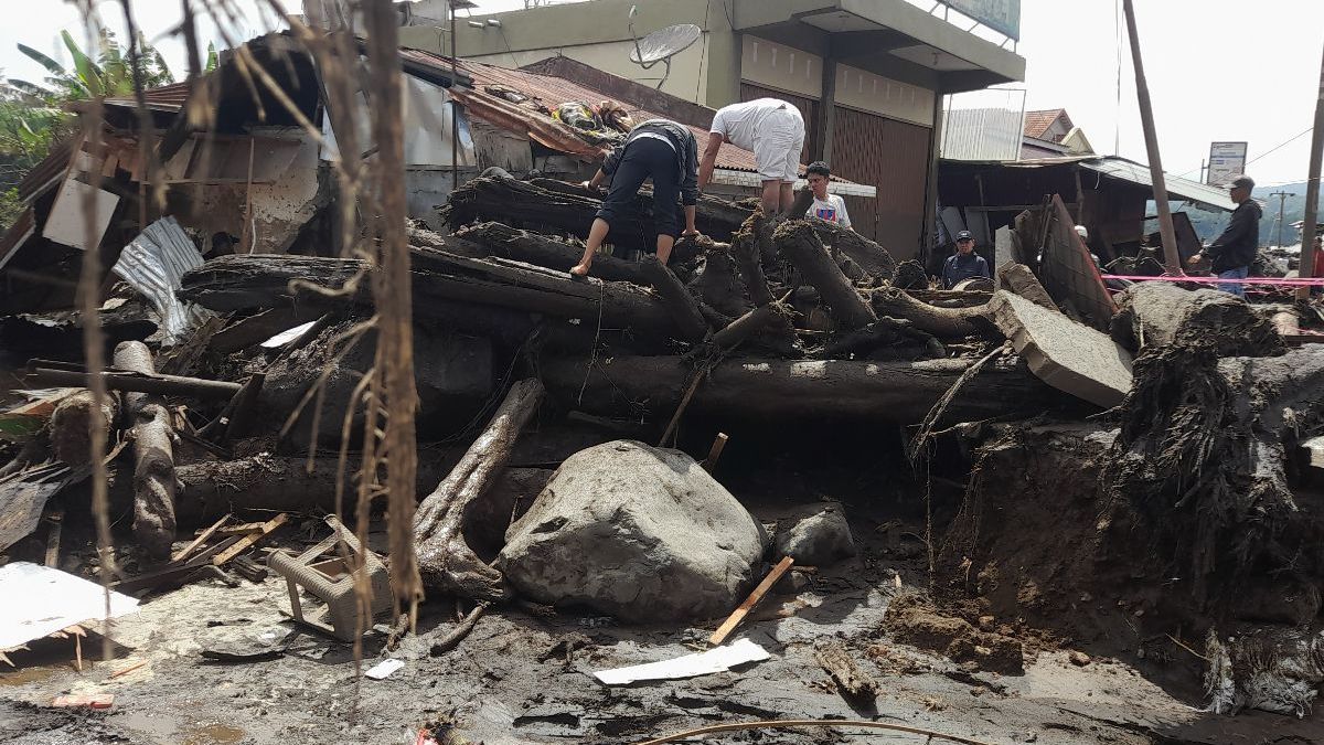 BNPB: 37 Orang Tewas Akibat Banjir Lahar Dingin Sumatra Barat