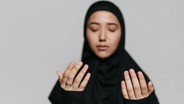 Bacaan Doa Menutup Hati Suami untuk Perempuan Lain Menurut Syariat Islam Beserta Artinya dan Bisa Diamalkan Setiap Hari