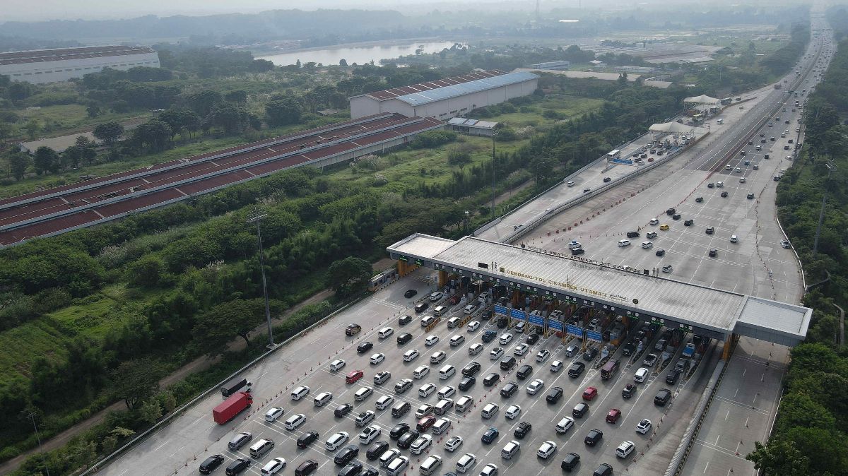 Libur Panjang Berakhir, Volume Kendaraan di Tol Trans Jawa Masih Tinggi