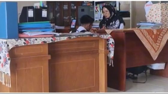 Viral Siswa Datang ke Ruang Guru Usai Ujian Sekolah untuk Sungkem dan Berterimakasih, Tuai Pujian