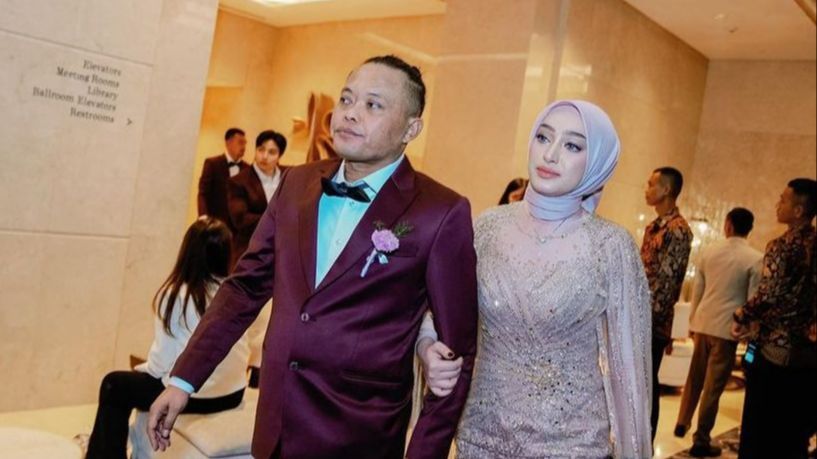 Cantiknya Santyka Fauziah Kekasih Sule di Pernikahan Rizky Febian dan Mahalini, Sudah Kompak Pakai Seragam Keluarga