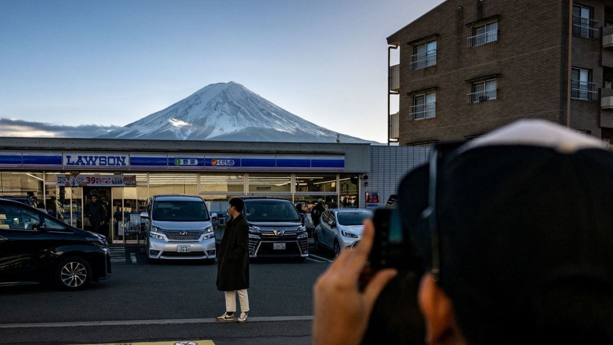 Viral Minimarket Wonosobo Berlatarbelakang Gunung Bak di Jepang, 'Indonesia Tak Ada Obat Sih'