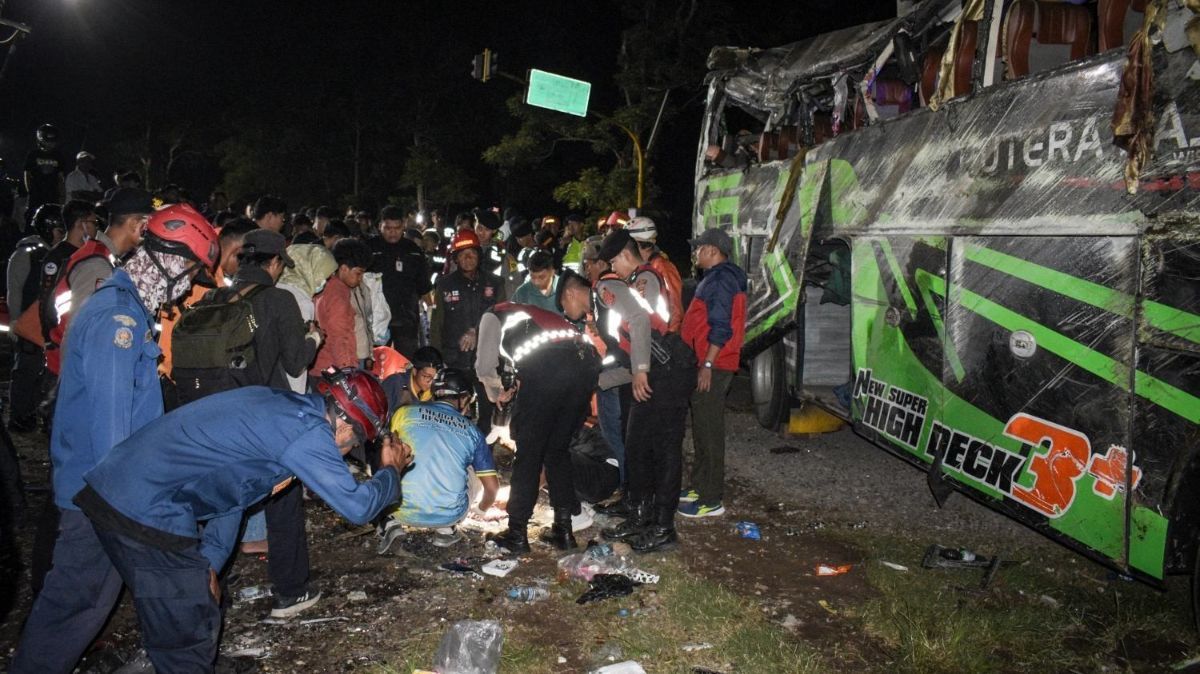 Potret Terakhir Perpisahan Siswa SMK Lingga Kencana Sebelum Bus ...