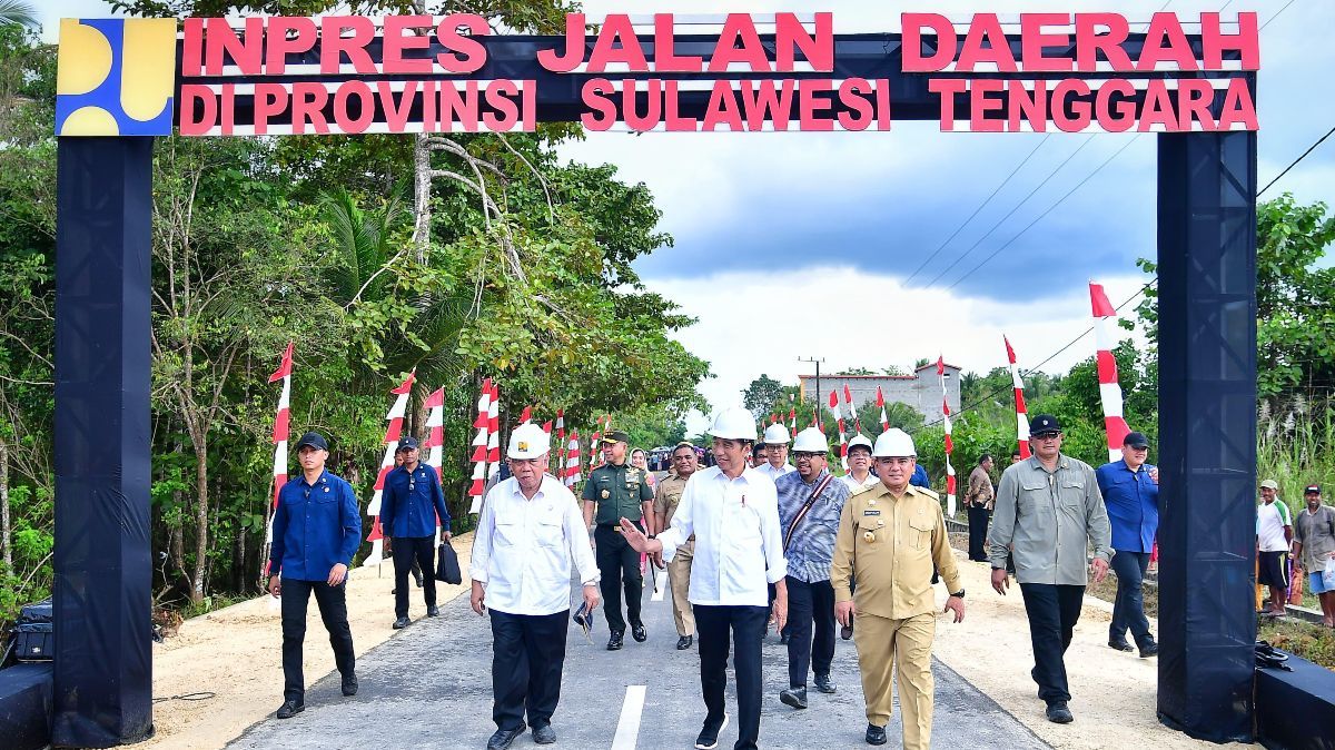 Jokowi Siapkan Rp15 Triliun untuk Pembangunan Jalan Rusak di Tahun 2024