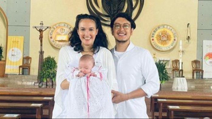 Pakai Dress Warisan Nadine Chandrawinata Saat Masih Bayi, Berikut Ini 7 Potret Baby Djala Ketika Dibaptis