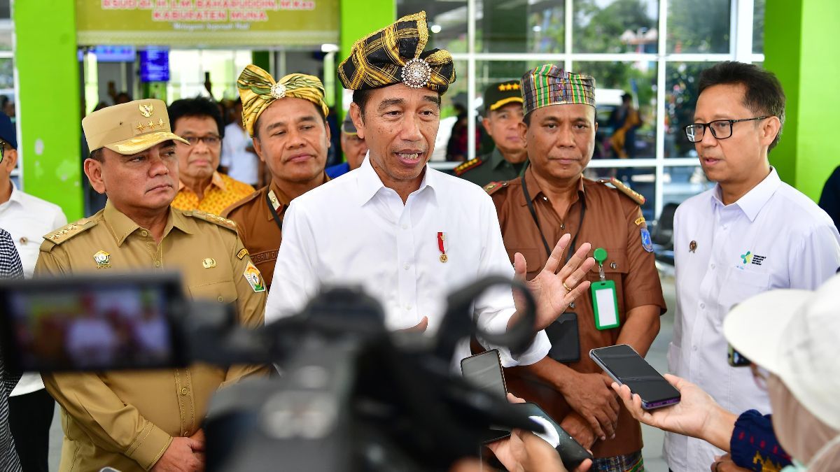 Nekat! Warga Adang Mobil Presiden Jokowi dan Teriak ’Turun Pak’