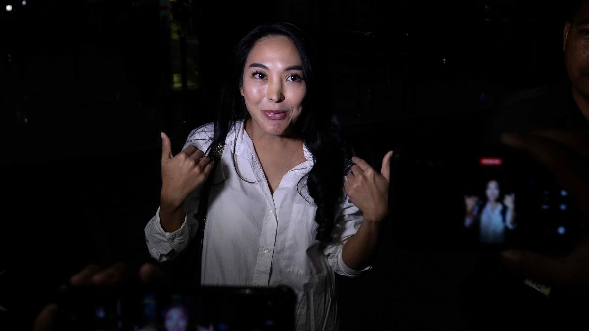 FOTO: Usai 11 Jam Diperiksa KPK Terkait TPPU SYL, Biduan Nayunda Nabila Tebar Senyuman dan Enggan Berkomentar