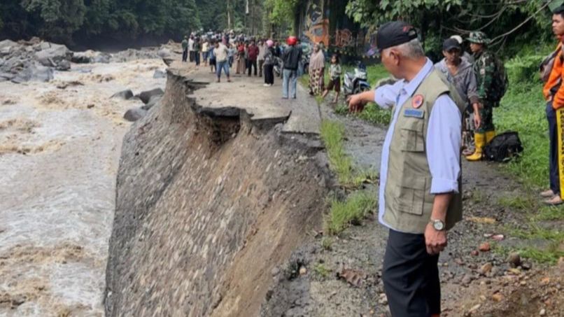 Tersapu Banjir Bandang di Padang, Guru Honorer Terseret Hingga 70 Kilometer Lebih & Ditemukan Tewas