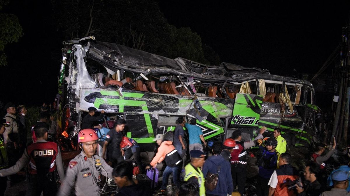 Aksi Seribu Lilin Pelajar Depok Kenang Korban Kecelakaan Maut SMK Lingga Kencana di Ciater Subang