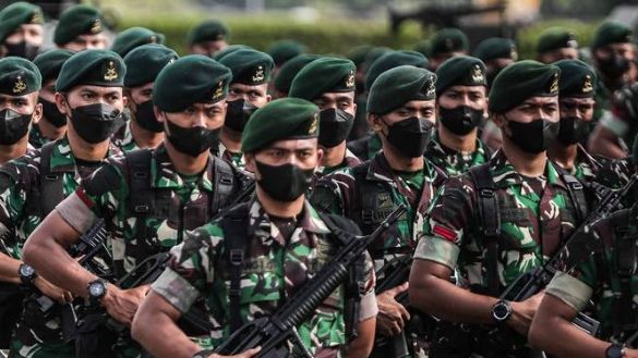 Perwira TNI Jalani Tugas Kemanusiaan, Penuh Kasih Sayang Peluk Anak-anak di Lebanon