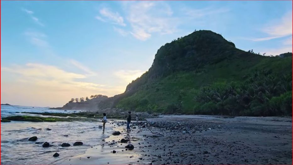 Mengunjungi Pantai Pecaron, The Hidden Paradise di Pesisir Selatan Kebumen