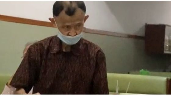 Mampir di Rumah Makan, Wanita Ini Tak Menyangka Mayoritas Karyawannya Lansia, Restonya Tuai Pujian Warganet