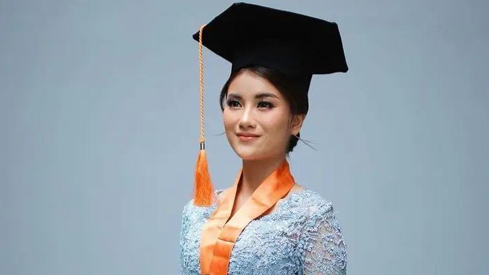 Potret Ina Marika Sukses Wisuda dan Raih Gelar Sarjana, Menyelami Peran Sebagai Ibu dan Artis FTV