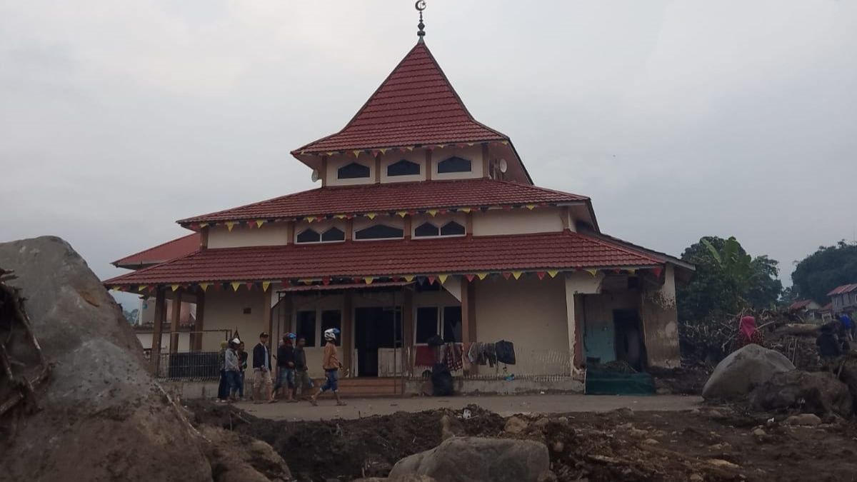 Viral Masjid di Sumbar Tetap Kokoh Setelah Diterjang Banjir Lahar Gunung Marapi