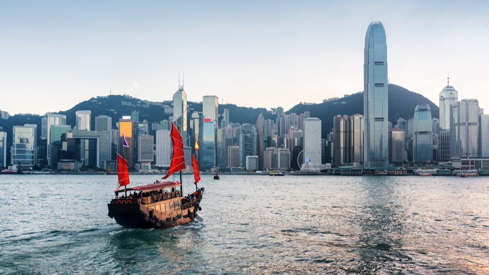 Ketahui 7 Info Tentang Aqua Luna Victoria Harbour Cruise Ini Biar Liburan di Hong Kong Makin Seru!