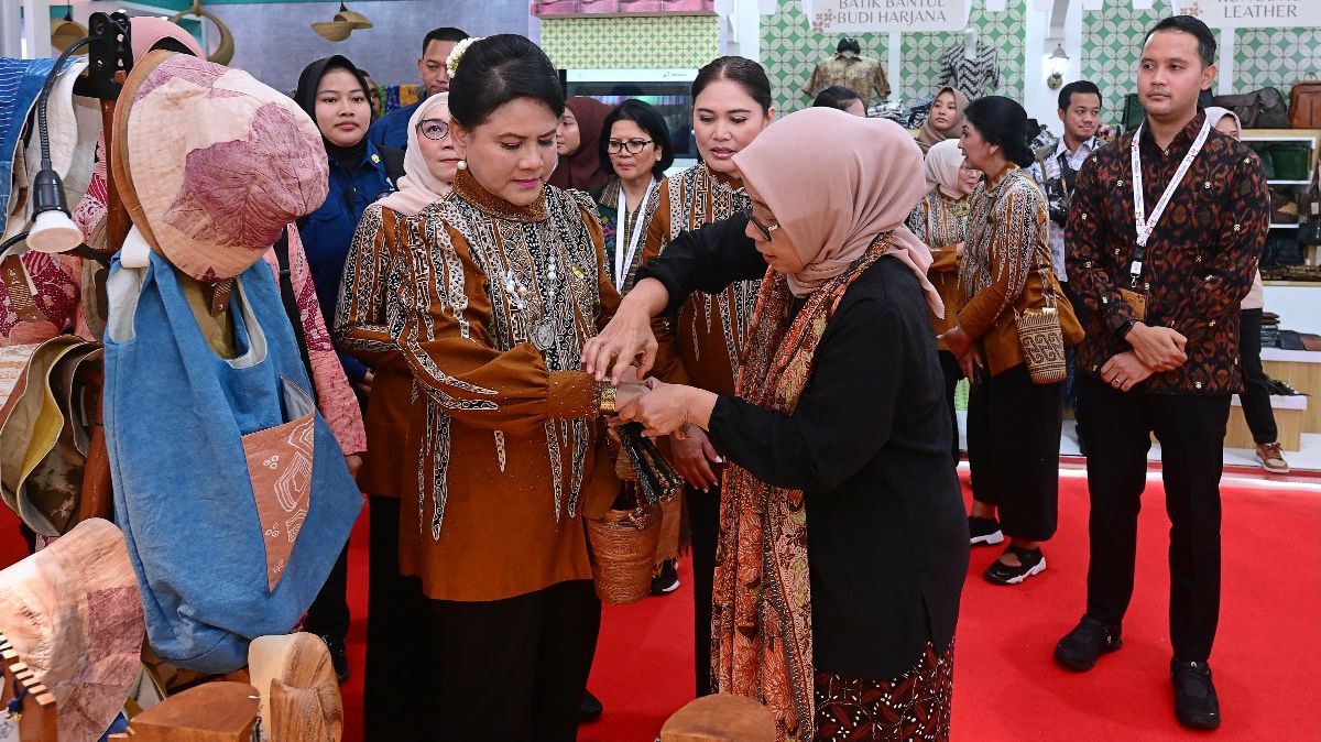 Kepincut, Ibu Negara Beli Batik dan Gelang dari UMKM Mitra Binaan Pertamina