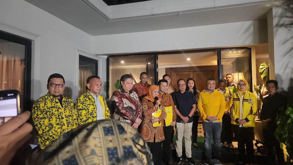 Senyum Sumringah Khofifah dan Emil Kantongi Dukungan Golkar