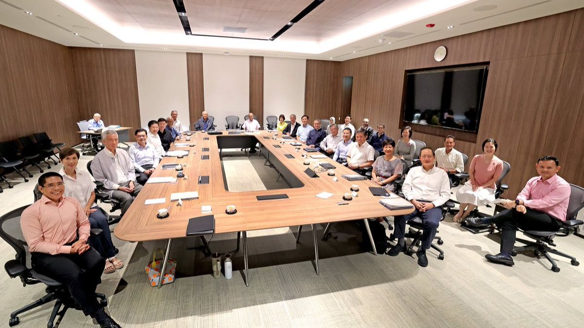 Rapat Kabinet PM Singapura Dibanding-bandingkan dengan Indonesia oleh Netizen, Mejanya Sepi Cuma Ada Secangkir Minuman