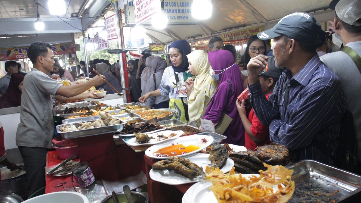 FOTO: Mengintip Kelezatan Berbagai Kuliner di Festival Sumarak Minangkabau 2024