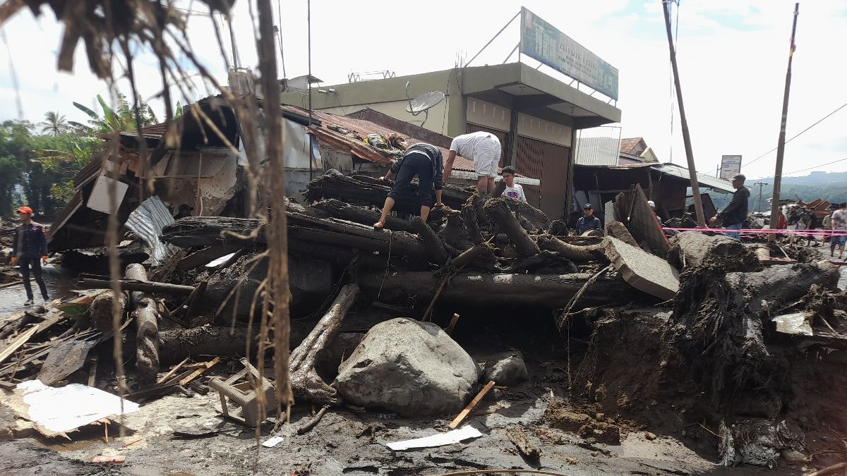 Sepekan Masa Tanggap Darurat Bencana, 12 Korban Banjir Lahar Dingin di Sumbar Masih Belum Ditemukan