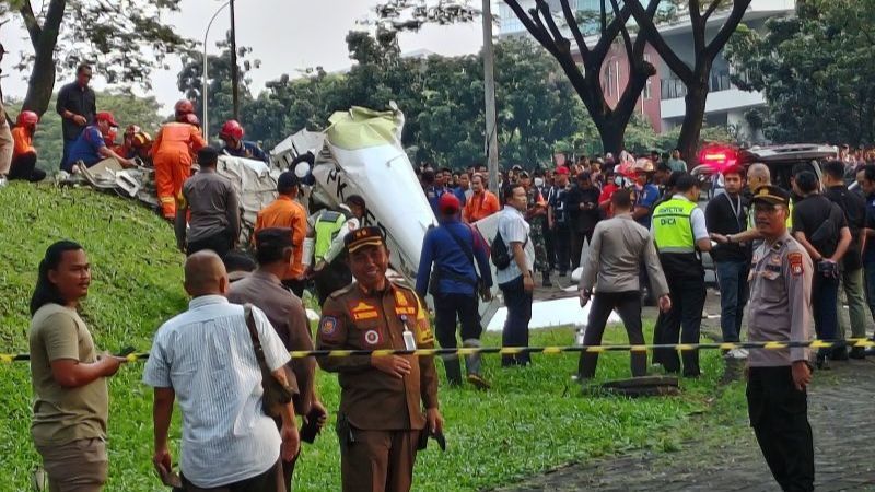 Dua Korban Meninggal Masih Terjebak, Badan Pesawat Jatuh di BSD Tangsel Dipotong untuk Evakuasi