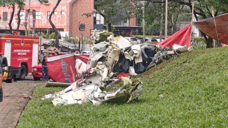 KNKT Evakuasi Puing Pesawat PK-IFP yang Jatuh di BSD ke Pondok Cabe