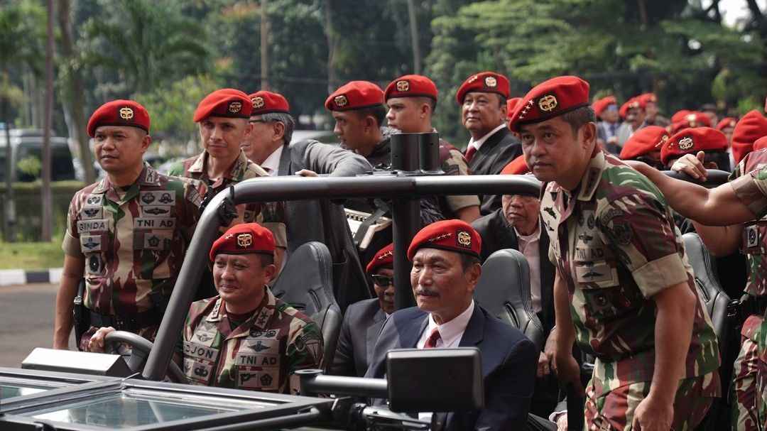 Momen Istimewa Menko Luhut Disopiri Danjen Kopassus, Dikawal Jenderal Bintang 4 TNI AD