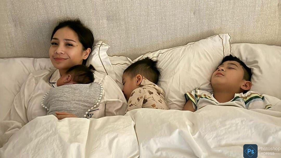 Potret Nagita Slavina Tidur Bareng Ketiga Buah Hatinya, Baby Lily Ramai Jadi Perbincangan Netizen