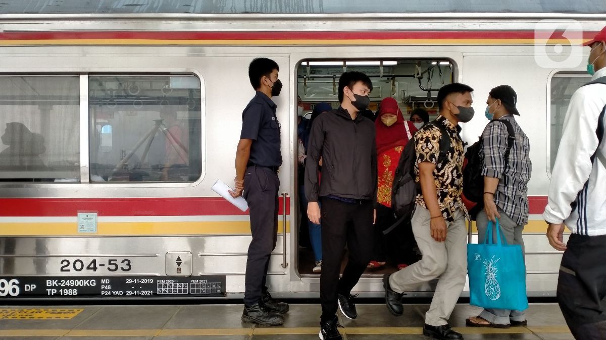 Viral Suporter Bola Ribut di Stasiun Manggarai, Begini Kronologinya