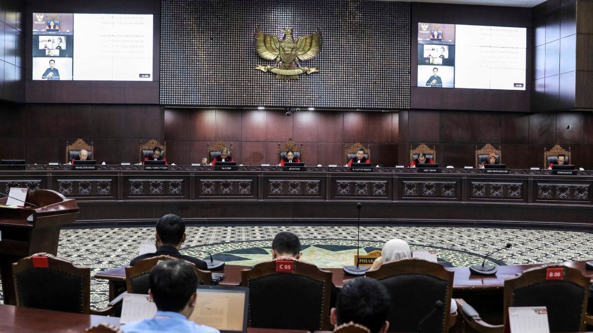 Ketua MK Tegur Ketua KPU yang Izin Tinggalkan Sidang: Nanti ke Sini Malam, Sudah Bubar